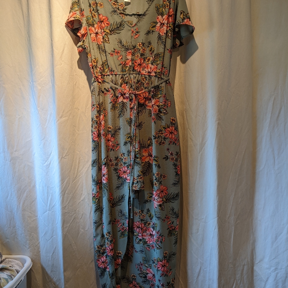 Perfect flowy wedding guest dress